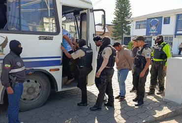 la policía nacional de Loja detuvo a 18 sujetos por diferentes delitos .