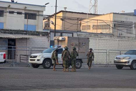 Según las primeras investigaciones policiales los reos habían sido asfixiados