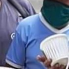 Cuarenta tarrinas diarias son armadas y entregadas por la pareja.