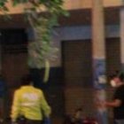 La víctima quedó tirada en media calle, vecinos aseguraron que alcanzó a corres unos metros y cayó.