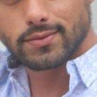  Un video en el cual aparece Efraín Ruales mostrando su trasero al aire en una playa del país, se tornó viral en las redes sociales. 