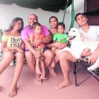 Kelly Pino y su familia han decidido pasar el verano en casa, en espera de un posible rebrote del virus.