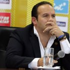  Desde detalles contractuales hasta compromisos publicitarios hacen esperar la oficialización del nuevo seleccionador nacional. Francisco Egas, titular de FEF, indicó que “ya está”. 