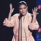 Karol G durante la entrega de los Premios Juventud.