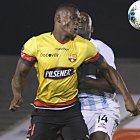 José Tin Angulo tiene toda la cancha  a su favor para sumar goles