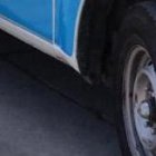 Entre las evidencias incautadas por la Policía consta un vehículo de la Autoridad de Tránsito Municipal.