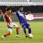 Robert Burbano (c) está muy lejos del nivel mostrado el año anterior en Delfín. Emelec sigue cuesta abajo.