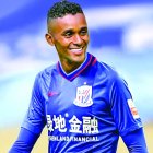 Fidel Martínez con la camiseta del Shanghái Greenland Shenhua Football Club