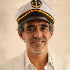 Alfredo Espinosa Cordero interpreta al almirante Brian Garrido.