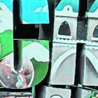 Luce gris y vacía. Grandes locales cerraron y han sido puestos en venta.