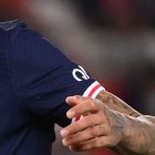 El defensa Álvaro González (3) y Neymar durante el partido entre Olympique de Marsella y Paris Saint-Germain.