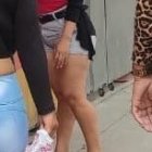 Las trabajadoras sexuales y los clientes llegaron al lugar para ver si se iban a reanudar o no las actividades.