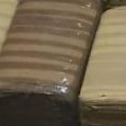 La policía encontró 15 bloques de marihuana  y cuatro armas.