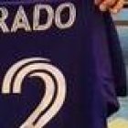 Alexander Alvarado ya recibió la camiseta de su nuevo equipo en Estados Unidos, donde será compañero de Jhegson Méndez.