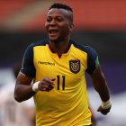 Michael Estrada y su doblete ante Uruguay.