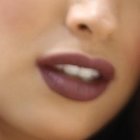 Le gustan los estampados florales.