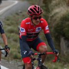 Carapaz defiende con éxito el maillot rojo.