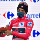 Richard Carapaz se mostró feliz de portar el maillot rojo como líder de la Vuelta a España.