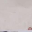 La Ing. Martha Romero de Palacios le dio la bienvenida a la presidenta del D. Cuenca Arq. Nataly Villavicencio con un obsequió en el estadio 9 de Mayo.