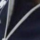 Diego Armando Maradona, cuando recibió la remera enviada por Pestana.