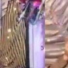 La suegra, el novio y el particular regalo de bodas.