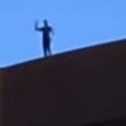 El muchacho terminó en el hospital tras su acción.