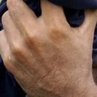 Walter Zea al final cumplió la promesa de ir de rodillas desde la media cancha hasta el arco.