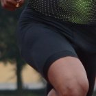 Álex Quiñónez (d) se impuso los 100 metros planos, escoltado por el colombiano Deiby Díaz.