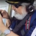 Imagen del instante en que el celular cayó de la avioneta.