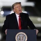 El mandatario es acusado por incitar a la violencia desde las redes sociales.