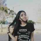 Ana Paula, de 16 años, cortó su cabello para ayudar a su abuelo.