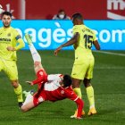 Pervis Estupiñan (d) fue titular en la victoria del Villarreal sobre el Girona por la Copa del Rey.