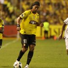 El brasileño Ronaldinho, en 2016, fue la primera estrella mundial en ser invitada para jugar con el equipo de Barcelona.