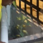 Moradores han adaptado canaletas en los techos, para que mediante tubos se llenen las cisternas con agua de la lluvia