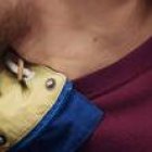 Sujeto ingresa a las tiendas de Cumbayá para robar.