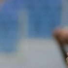 Felipe Caicedo festeja tras marcar el gol de la victoria sobre el Crotone.