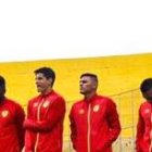 El técnico argentino Darío Tempesta (i) se quedó con las ganas de dirigir en la Copa Sudamericana.