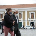 Familiares de personas de la tercera edad están preocupados por no poder  inscribirlos en el plan de vacunación.