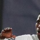 Karim Benzema (d) marcó el primer gol en el triunfo del Real Madrid sobre el Atalanta.