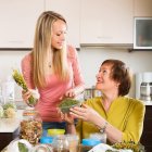 El respeto de los espacios es clave para poder convivir saludablemente con los suegros.