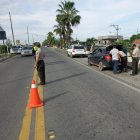 La policía realiza controles permanentes en calles y carreteras de la provincia. Y a veces no todos colaboran.