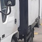 El camión blanco reposa hoy en los patios de la Policía, luego de su recuperación.