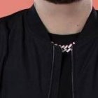 Los artistas no se complican a la hora de vestir. Prefieren estar cómodos y frescos.