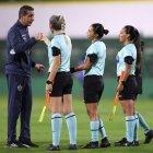 Renato Paiva, DT de Independiente del Valle, con la más linda, la brasileña Neuza Back.