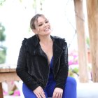 Es una presentadora de televisión, actriz, psicóloga clínica y magíster en Terapia Familiar Sistémica.