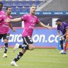 Bauman y su gol número 17 en el 2021, el quinto con Independiente.