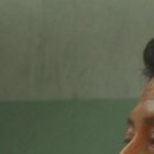 Después de que Barcelona gana, Adolfo Orrala vende su encebollado ‘en un dos por tres’.