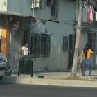 Quienes viven y trabajan por la calle 17, dicen que son continuos los incidentes entre las trabajadoras sexuales en la zona.