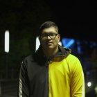 Ángel Aron Ubilla de 25 años, desde los 12 hasta los 22 años jugó en selecciones de Guayas, Pichincha y delEcuador. Ahora hace contenidos para las redes sociales.