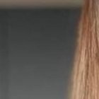 La actriz ha empezado una relación  amistosa con Elizabeth Cader, novia del actor.